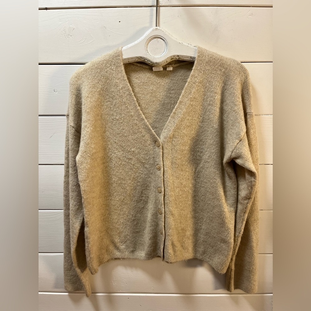 GAP Beige Knit Cardigan – Size M - Picture 2 of 7